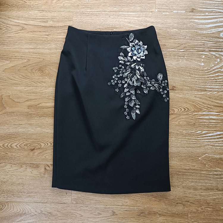 唯伊公馆 重工轻奢范刺绣亮片贴花通勤半身裙 98077