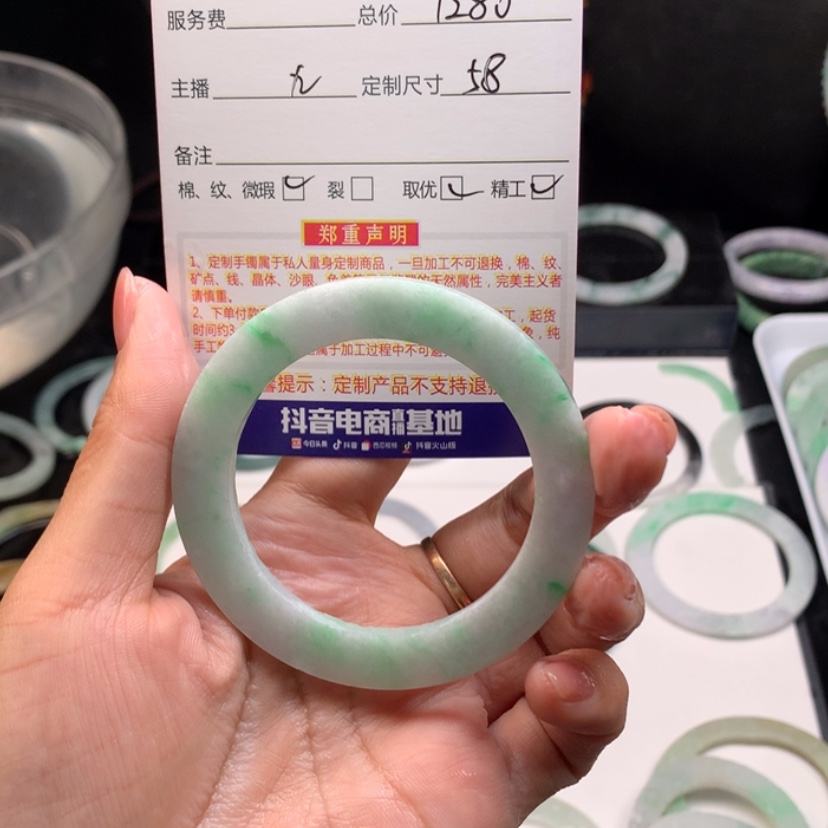 【闪购商品】定制翡翠翡翠手镯未镶嵌小**?