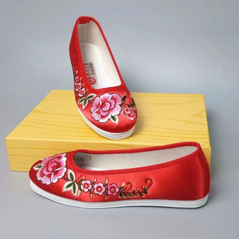 新款老北京女鞋大码旗袍复古千层底绣花鞋刺绣民族汉服414243大码