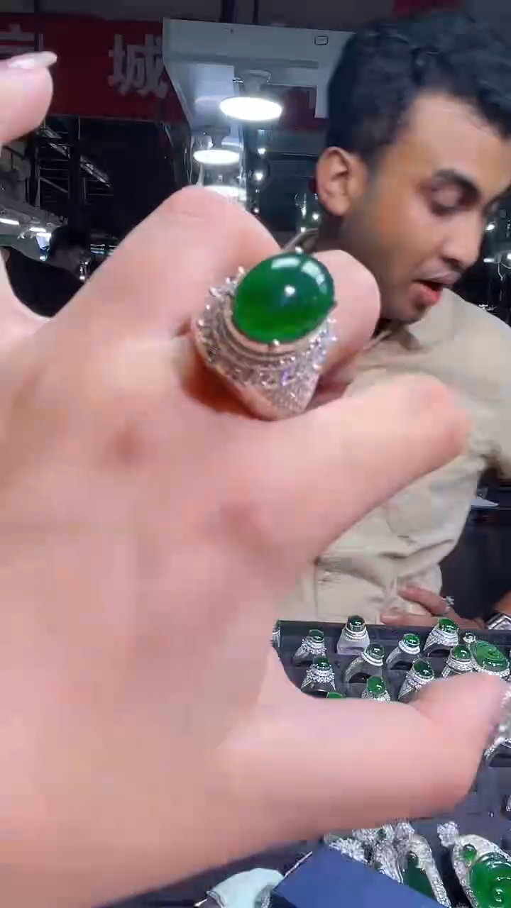 【闪购商品】定制翡翠未镶嵌多样性发货拍一发一