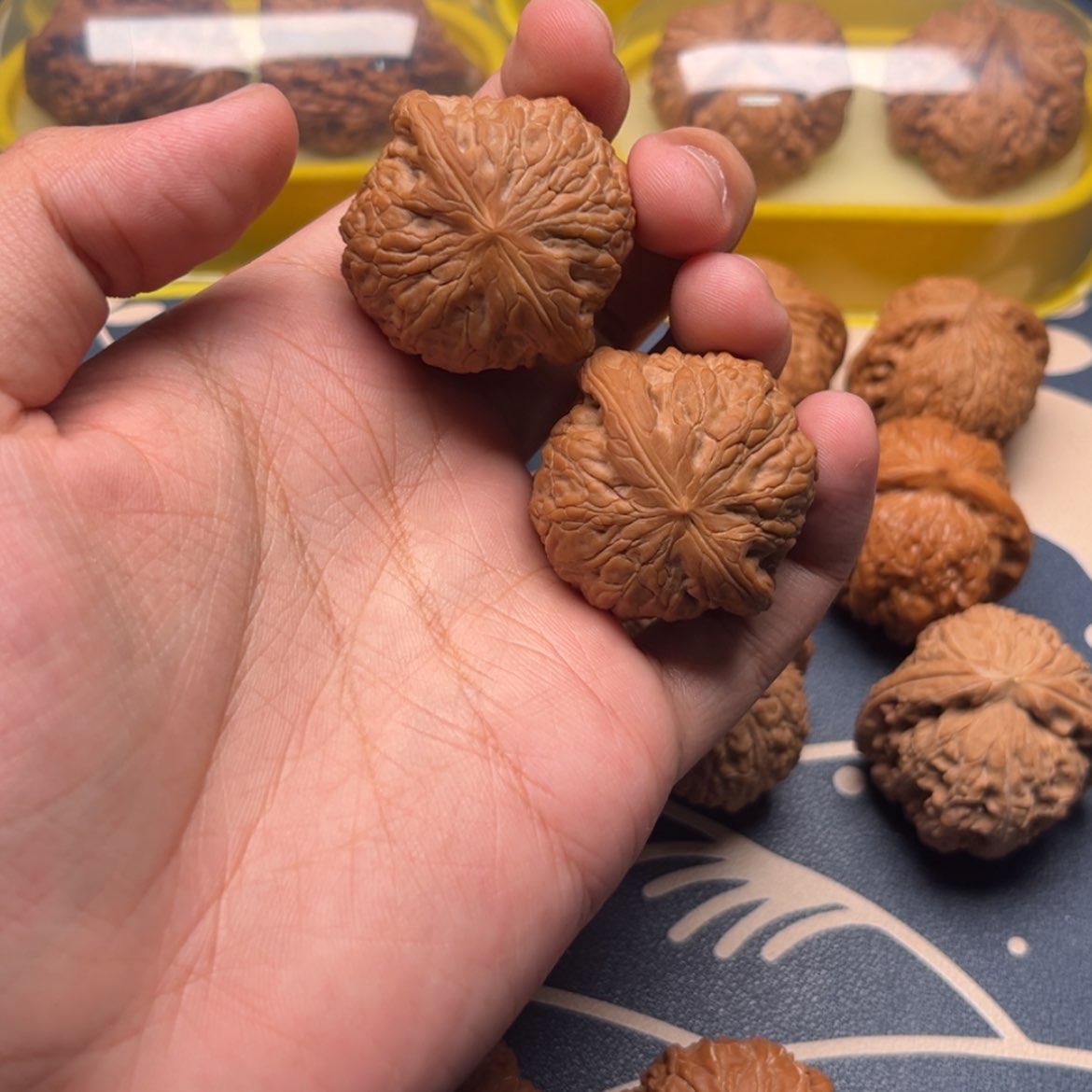 【闪购商品】桃核吊坠老****哥