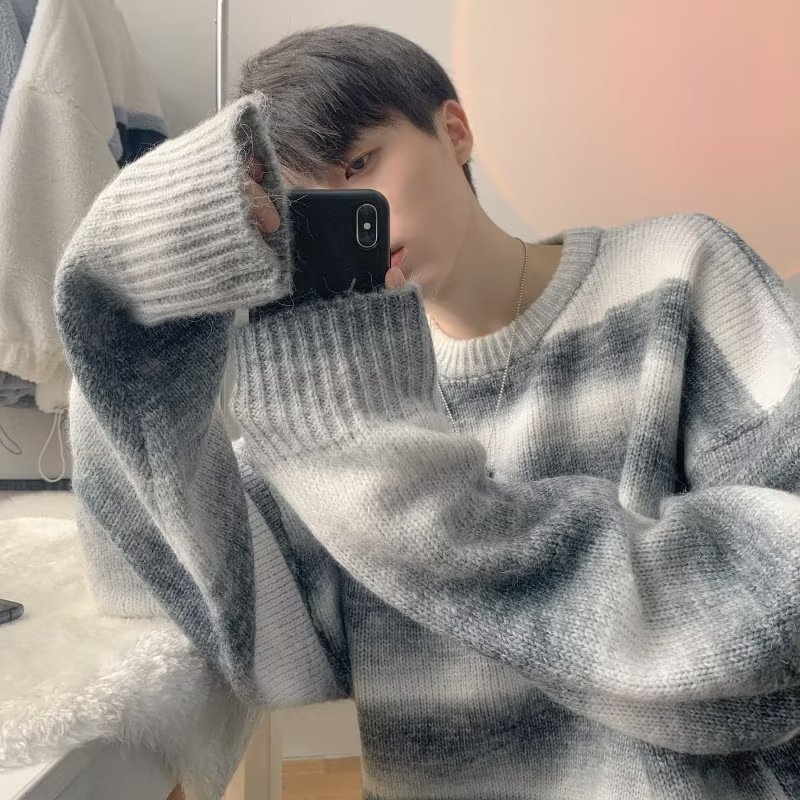 渐变条纹圆领小众毛衣男秋冬韩系宽松慵懒风设计感针织衫潮牌外套