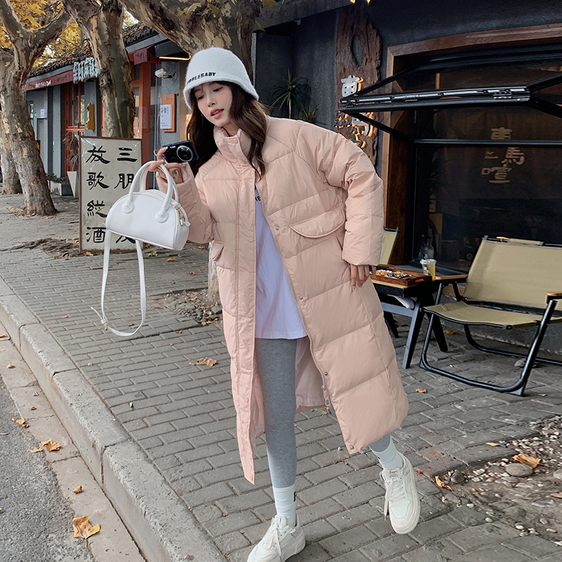 粉色立领面包羽绒服女中长款冬季爆款今年流行甜美减龄加厚白鸭绒