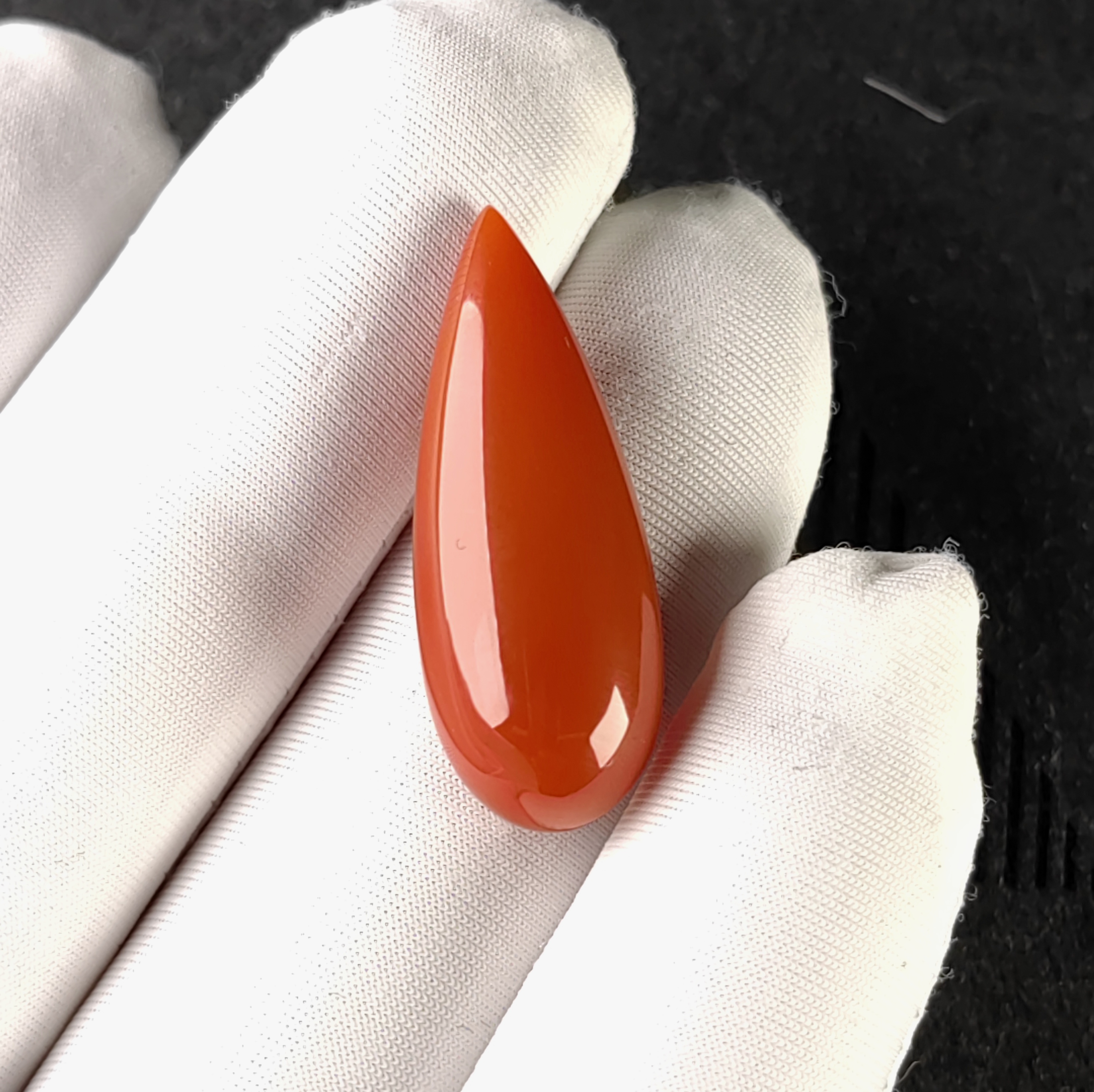 南红水滴形吊坠，天然原矿、满色满肉柿子红，尺寸如图。