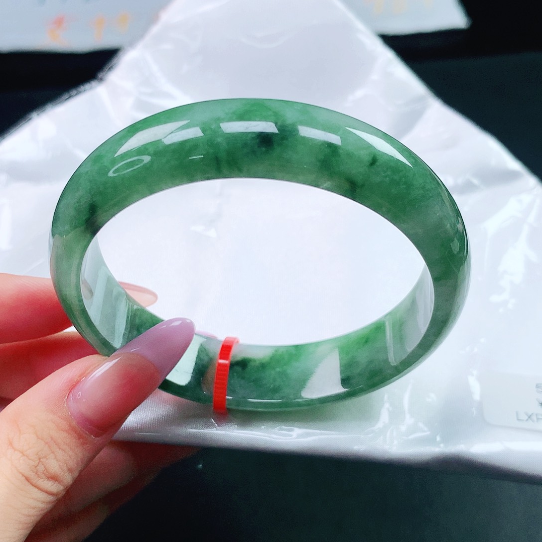 翡翠手镯未镶嵌59圈