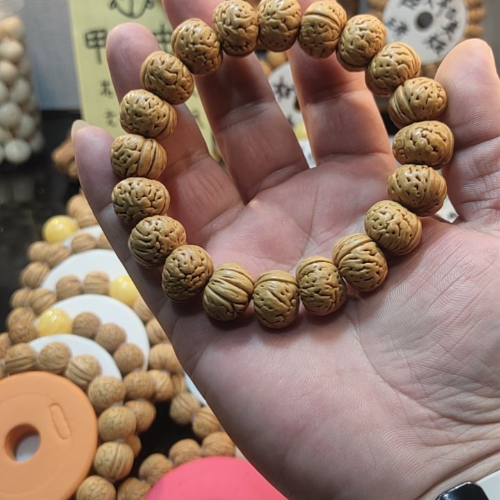 【闪购商品】用****。桃核雕