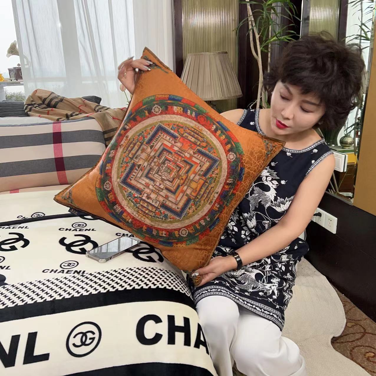 黄卡中式复古丝滑舒适龟裂纹双面同色抱枕套加大抱枕套55*55cm