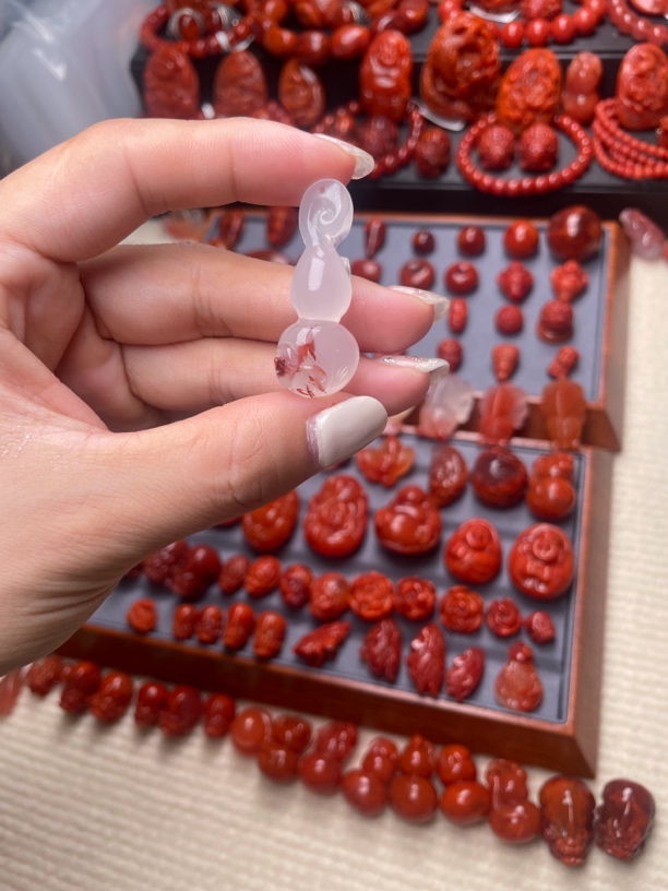 南红川料九口冰飘葫芦吊坠，冰透十足