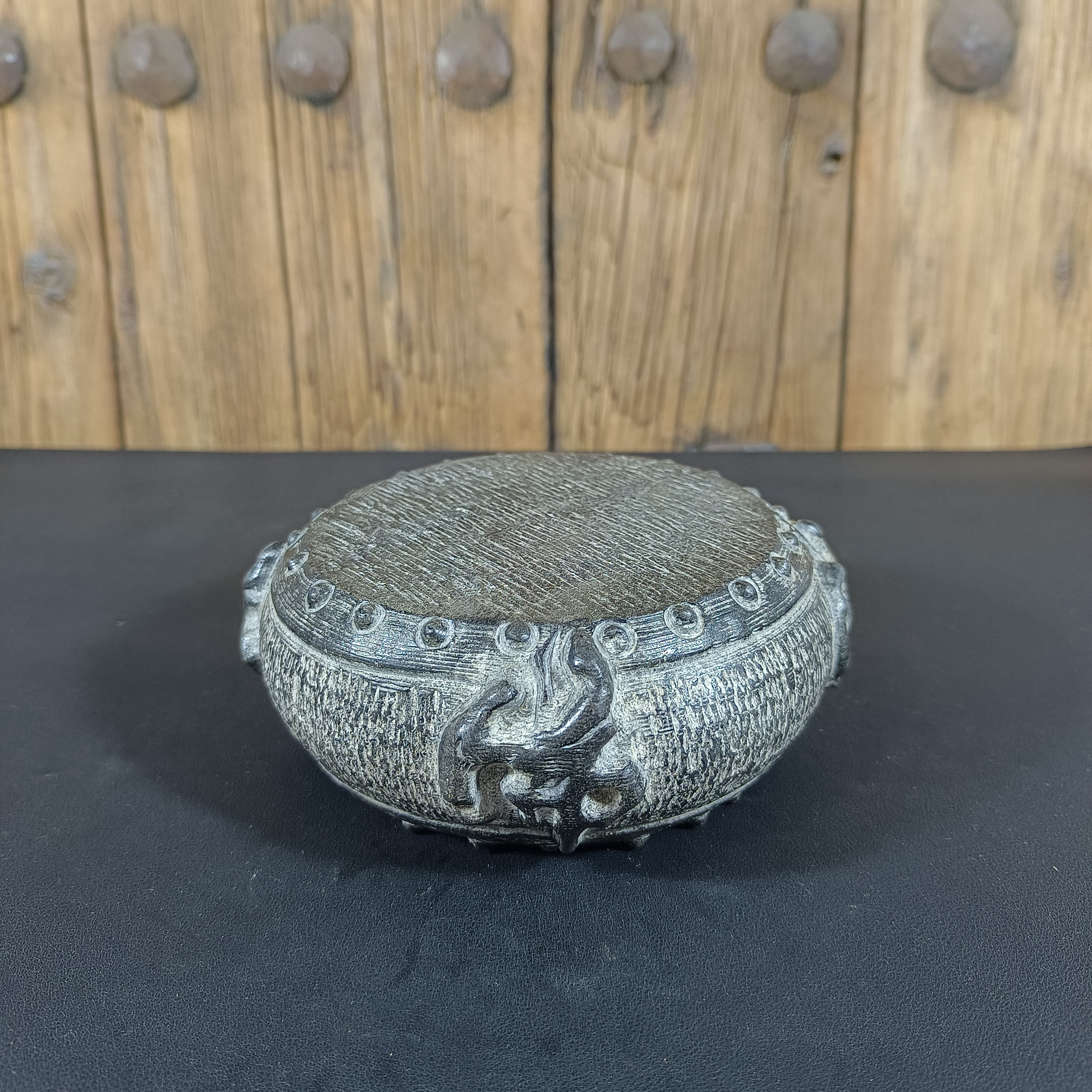 青石雕刻佛字石鼓