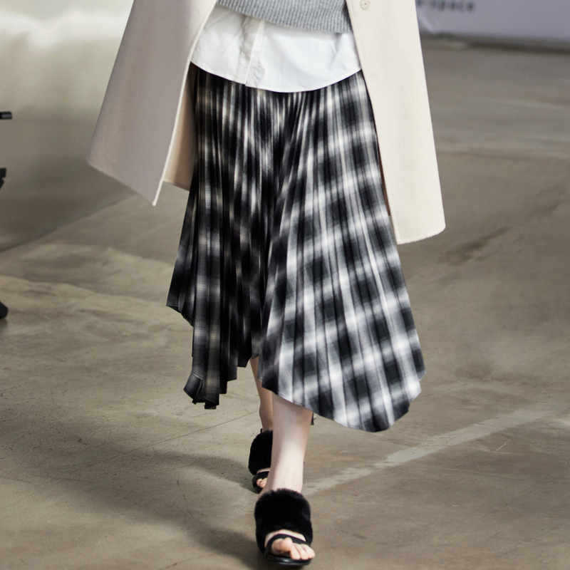 XG雪歌不规则半身裙秋季新款百褶设计格纹中长裙女装