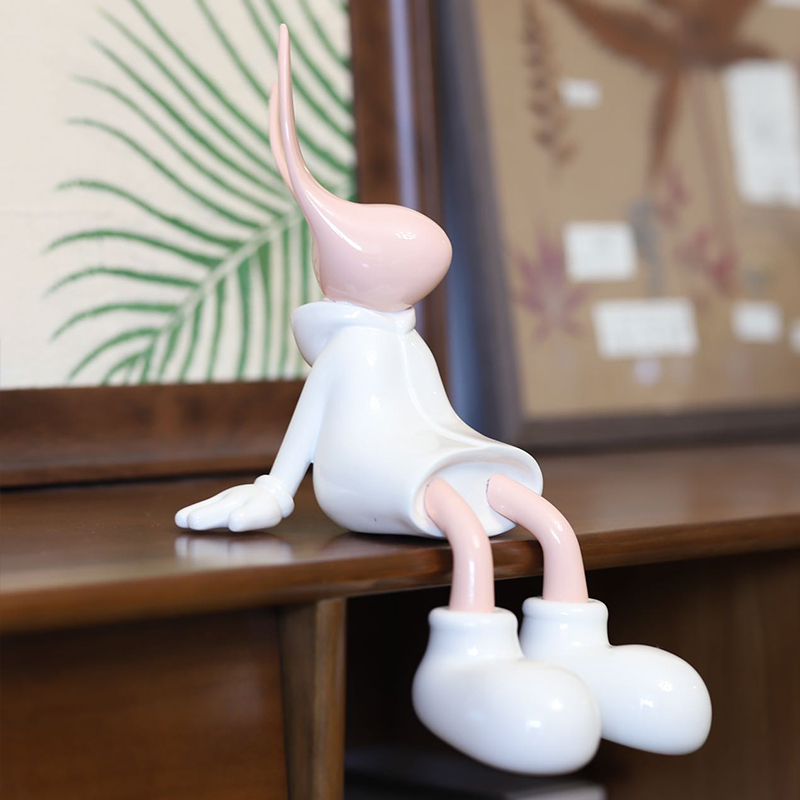 萌兔红色兔子坐姿摆件电视柜台面摆件家居客厅装饰品高端大气