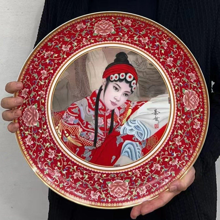 崔理事大款人物瓷盘（珐琅彩工艺）