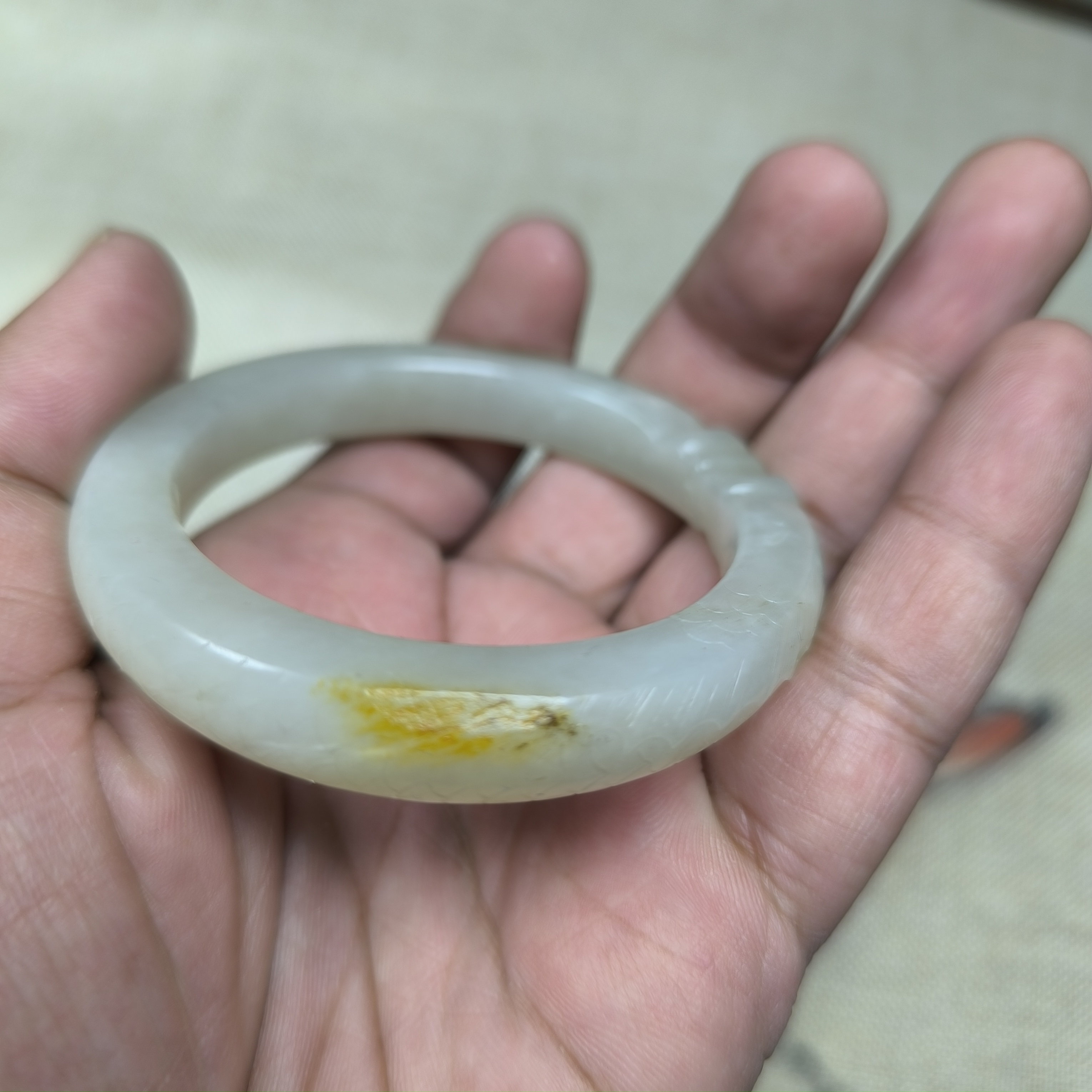 新疆和田玉籽料手镯50.7圈口雕花手镯鱼