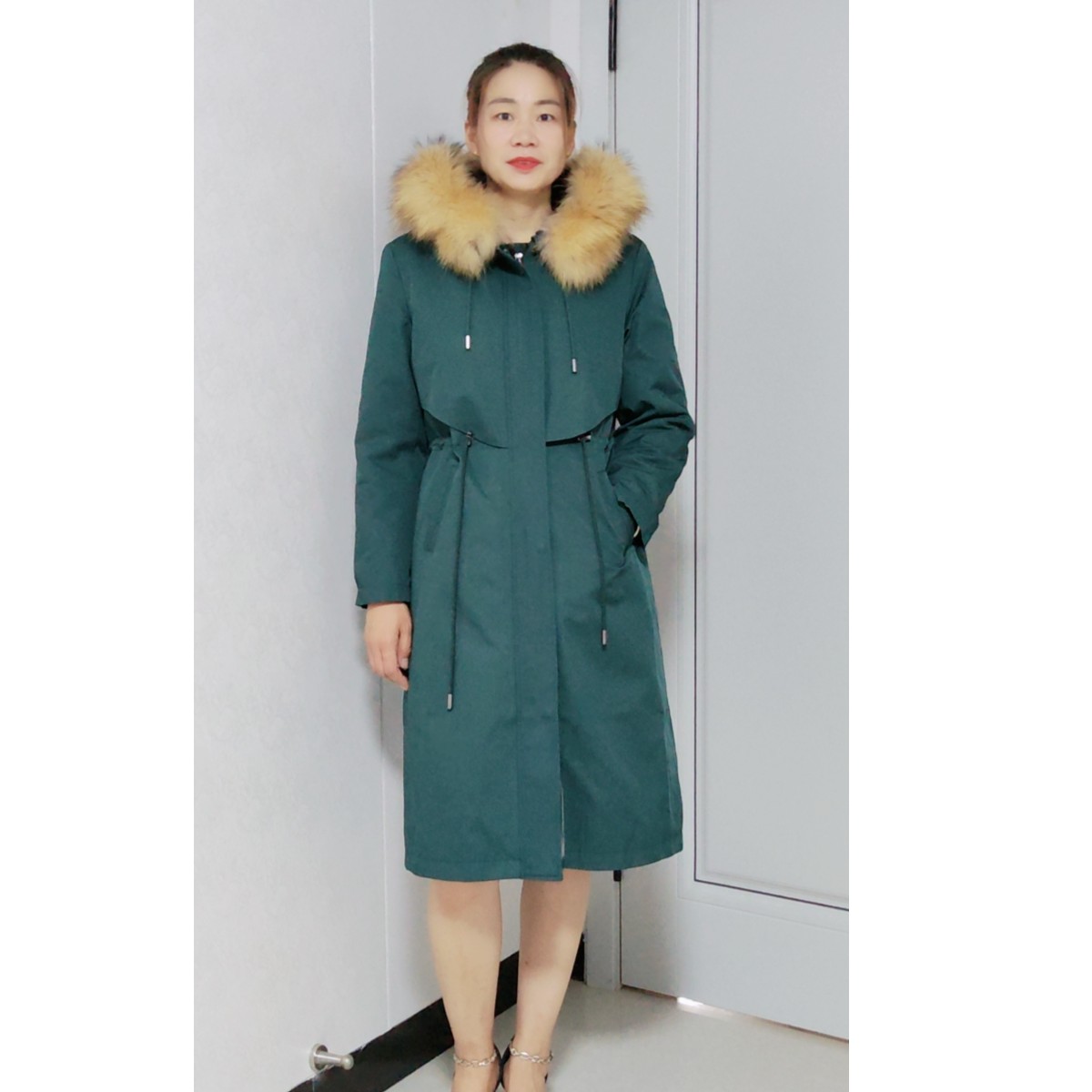 精典百搭派克服绿色时尚，连帽秋冬保暖加厚中长款(以直播间为准)