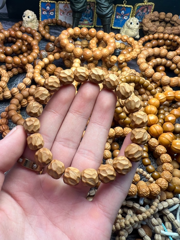 猴头雕刻垂纹手串尺寸10 11就是有点上色了反油没有瑕疵要的拍