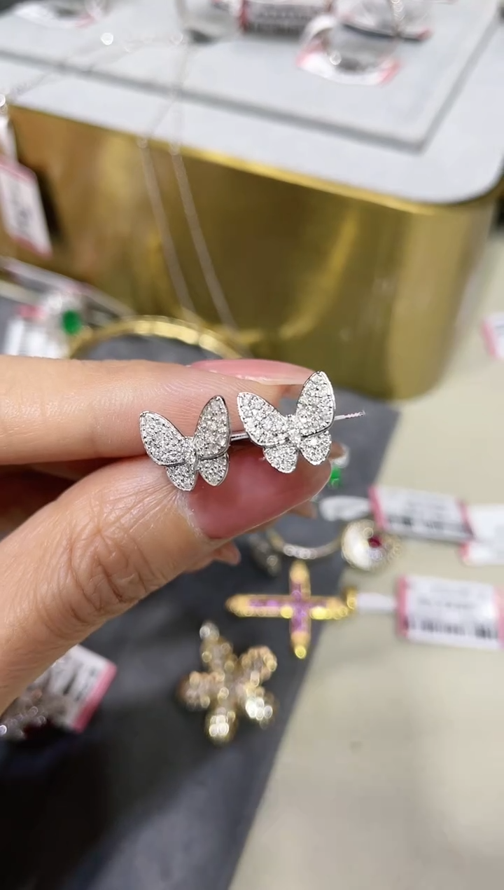 18K金镶嵌钻石耳饰