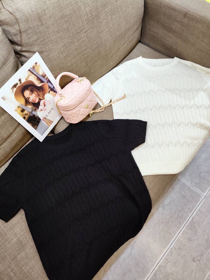 圆领裸色弹力针织衫