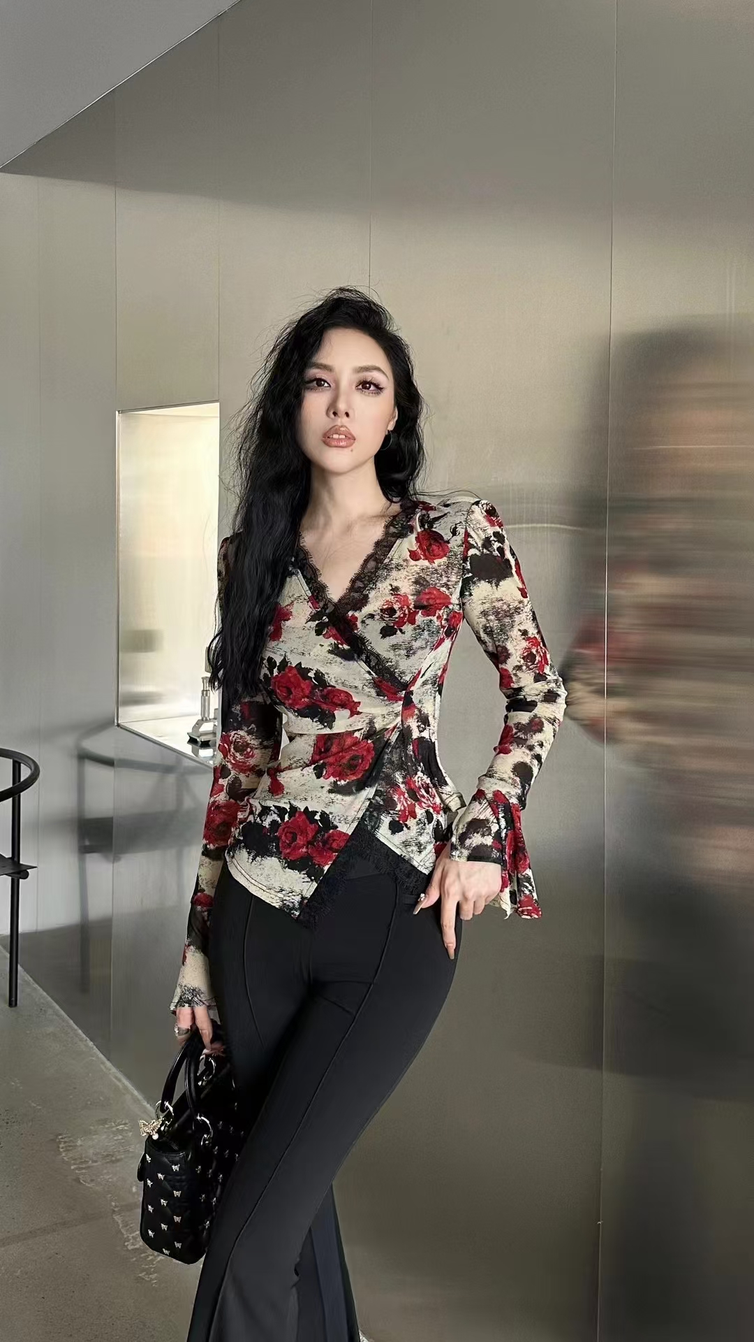 新款纱款女人味气质蕾丝上衣