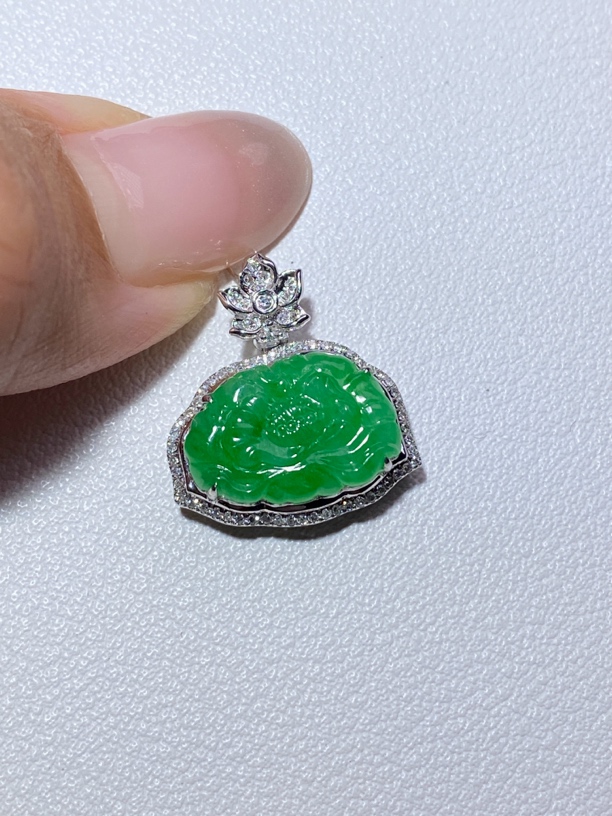 18k金镶嵌缅甸翡翠冰阳绿荷花吊坠