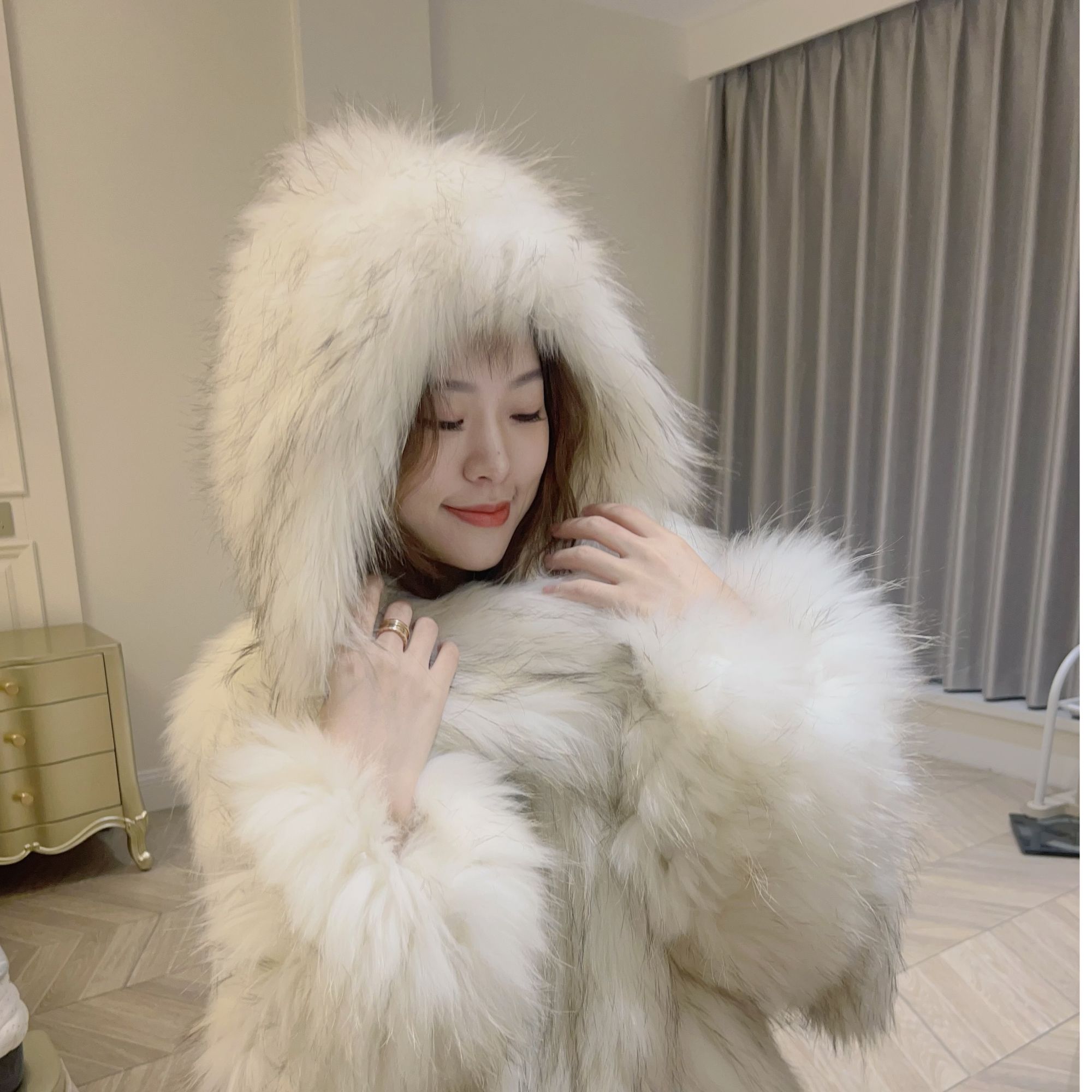 Sisters Furs姐妹家“冬之浪漫”貉子毛编织皮草帽子百搭时尚