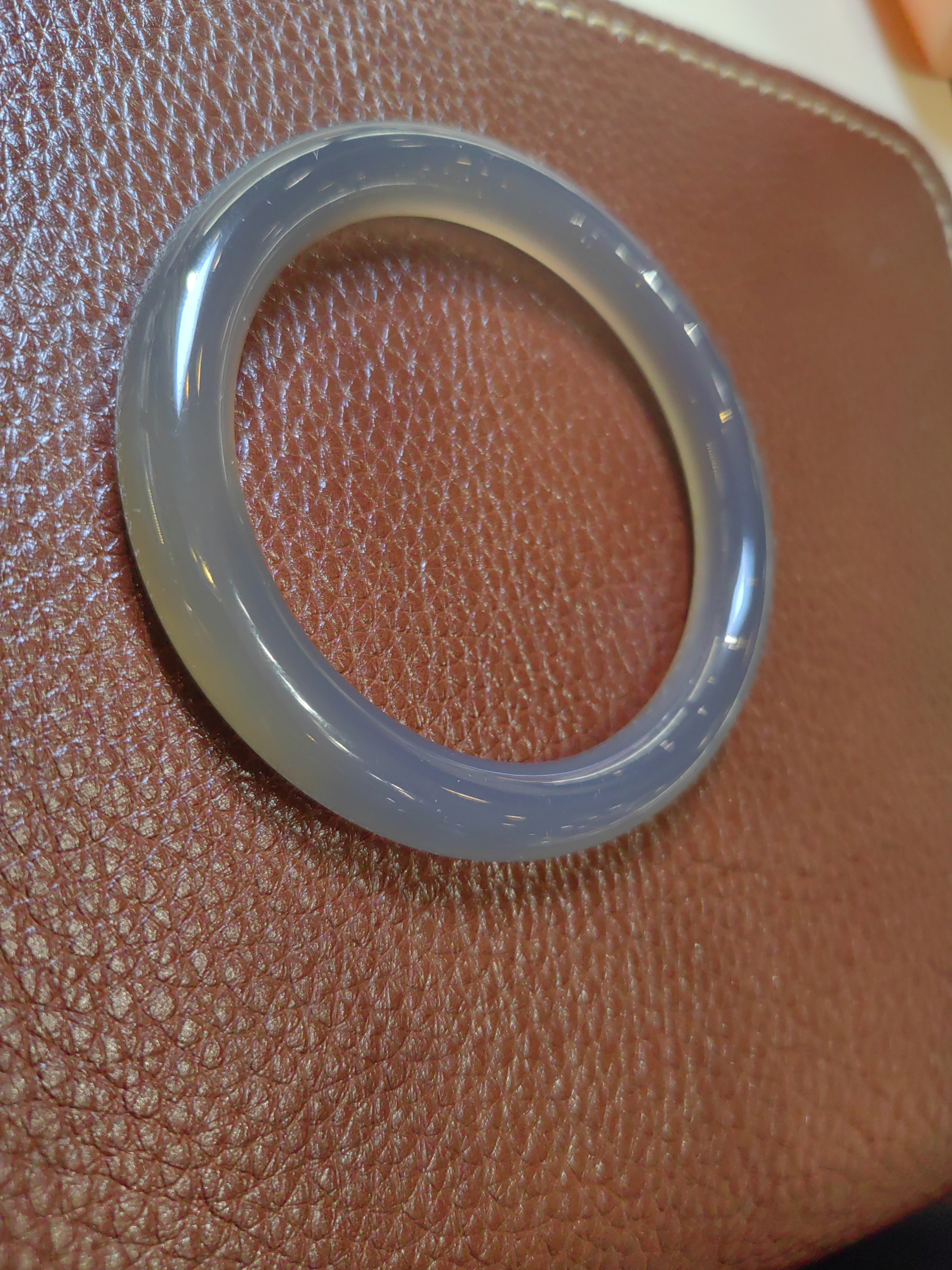 天然圆条冰飘手镯。