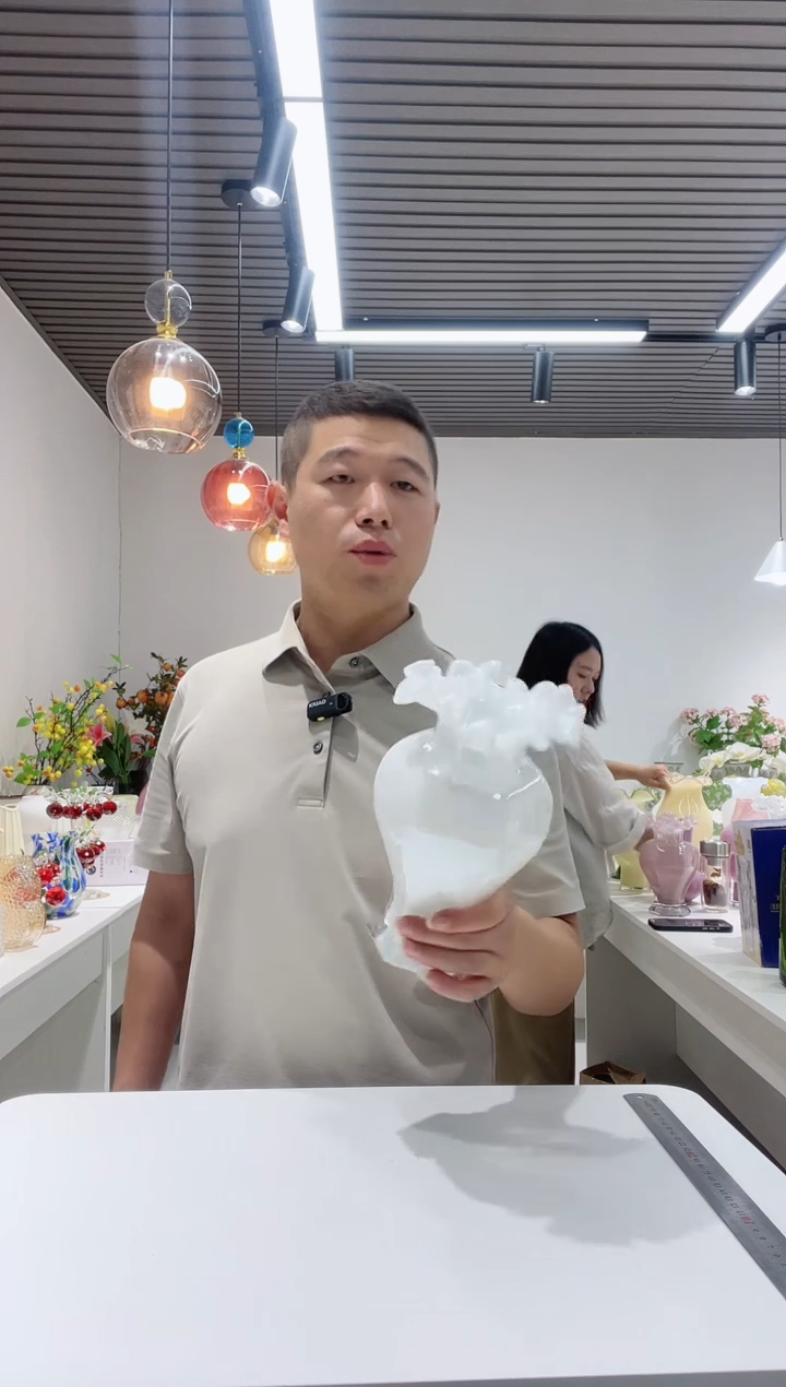 【闪购商品】芬顿白色