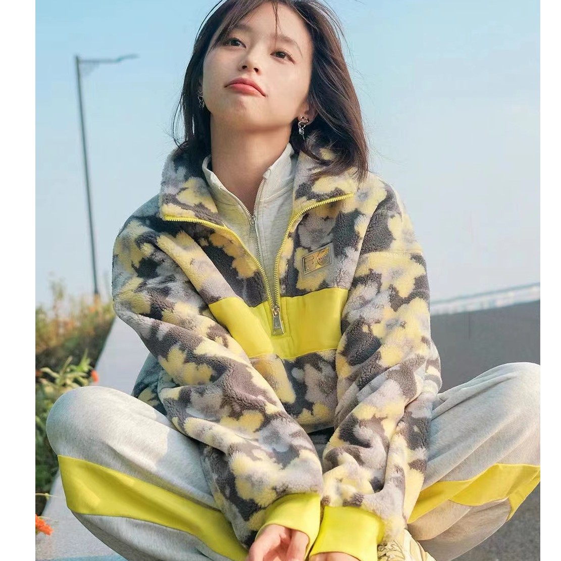 Fila/斐乐 潮流保暖女子印花奥粒绒卫衣运动风时尚上衣流光风