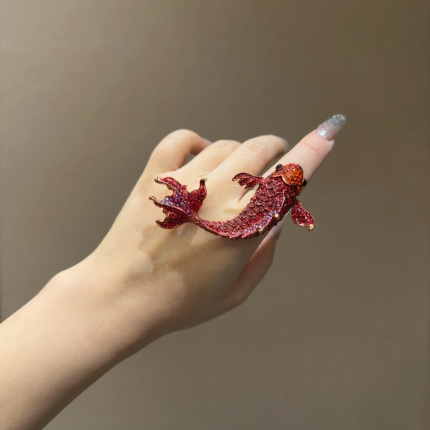 铜合金合成锆石戒指 红色锦鲤戒指