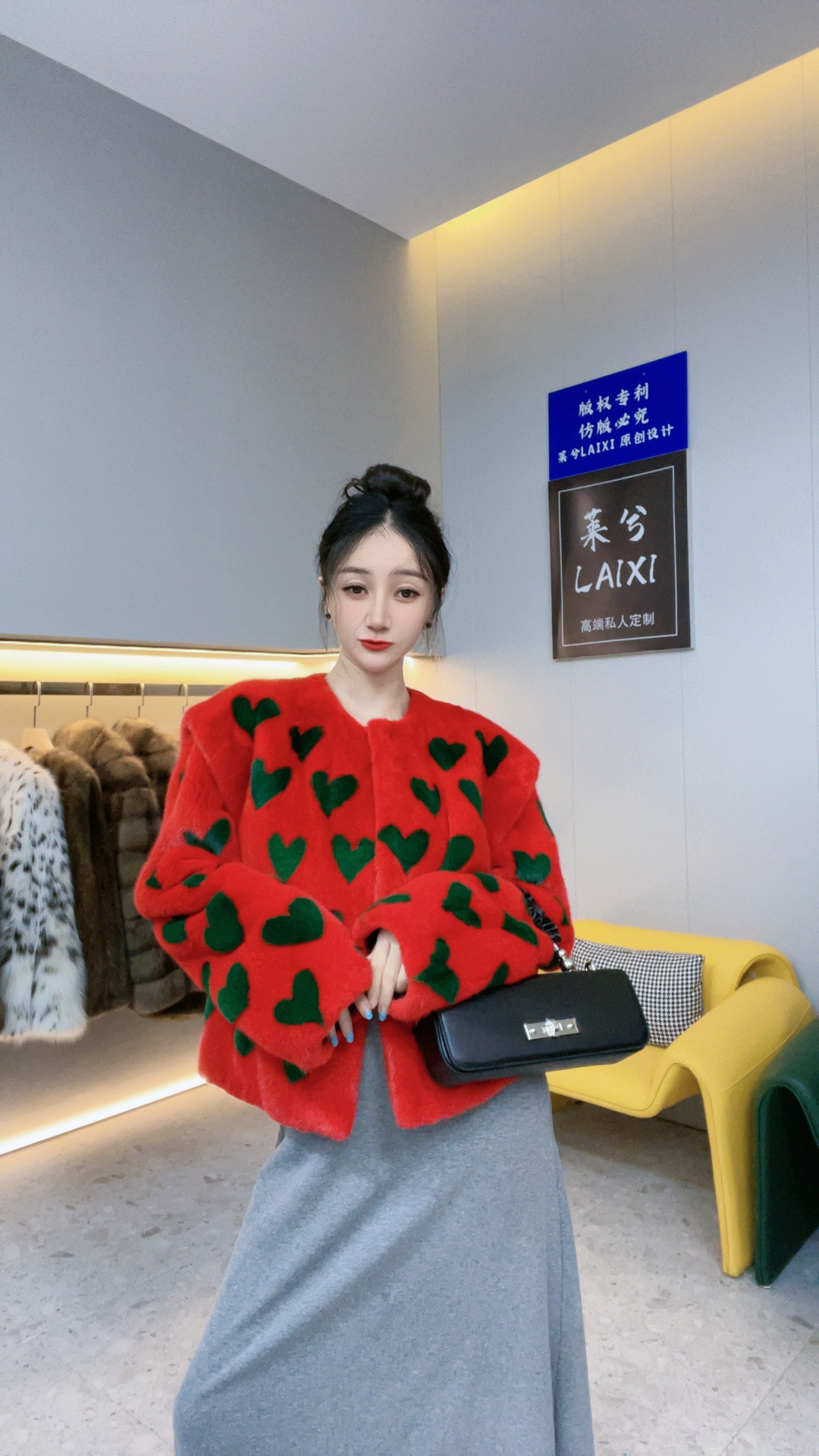 LAIXI/莱兮  设计师风格重工撞色扣花短款气质百搭外套 衣长55CM