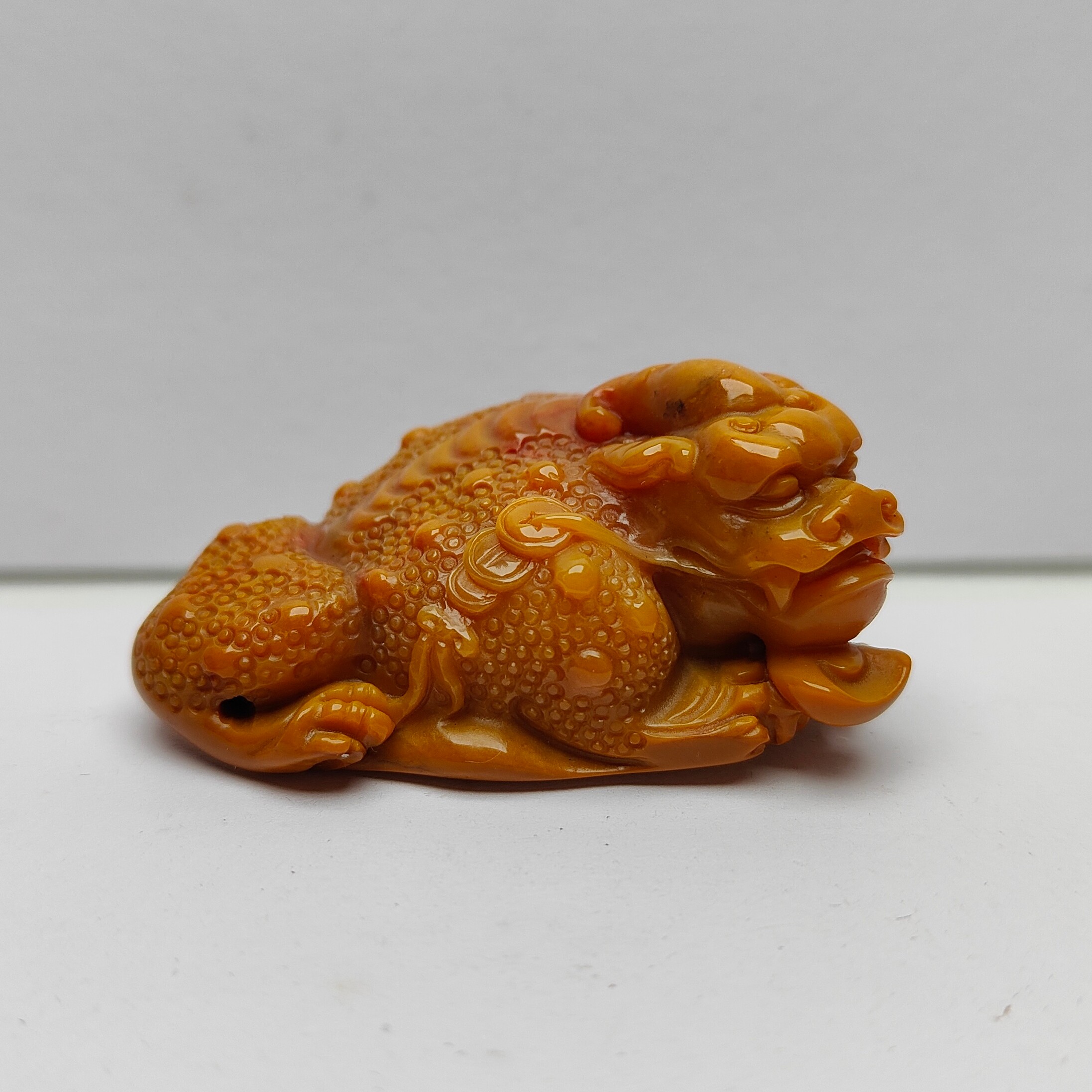 昌化田黄手工雕刻吉祥寓意三角金蟾手玩挂件把玩