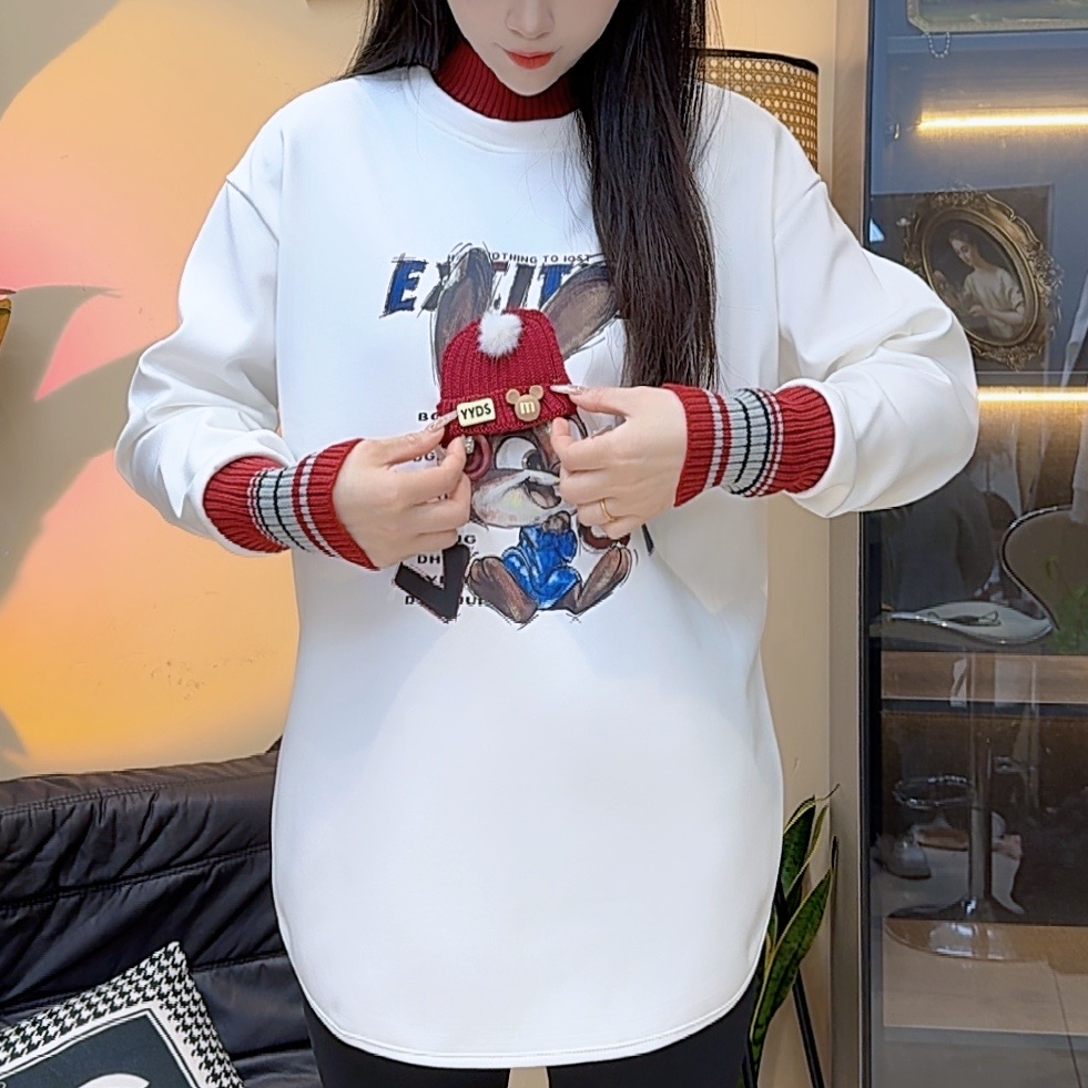 蓝莓果：弧形开叉T恤女针织袖加绒冬红帽兔八哥遮屁股打底上衣