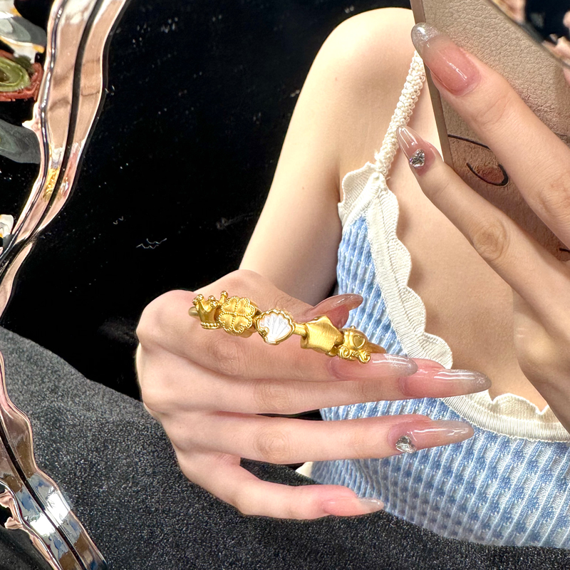 周生生白色童话百搭可爱串珠组合送礼推荐不含镯