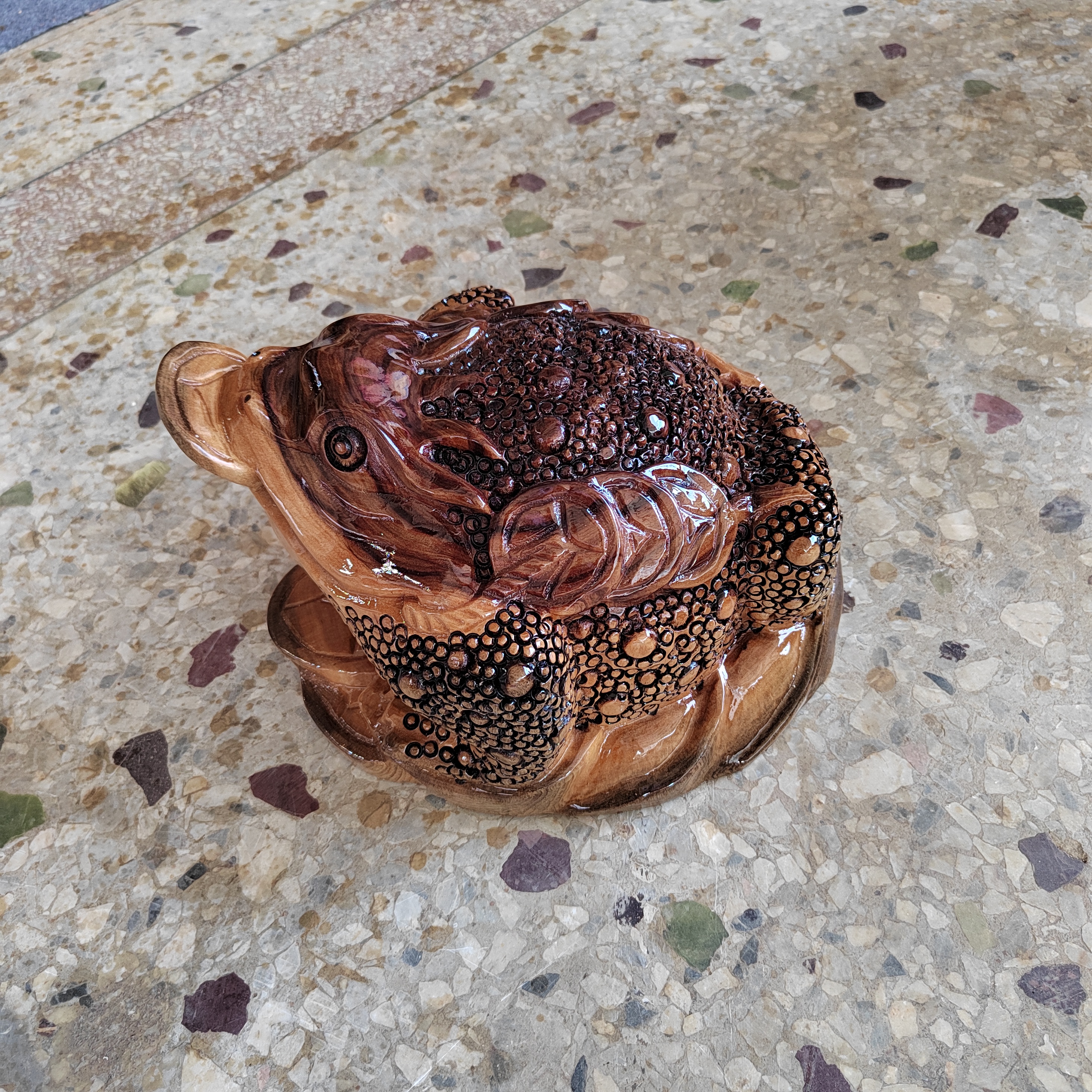 金蟾香樟木整体无拼接手工雕刻工艺品