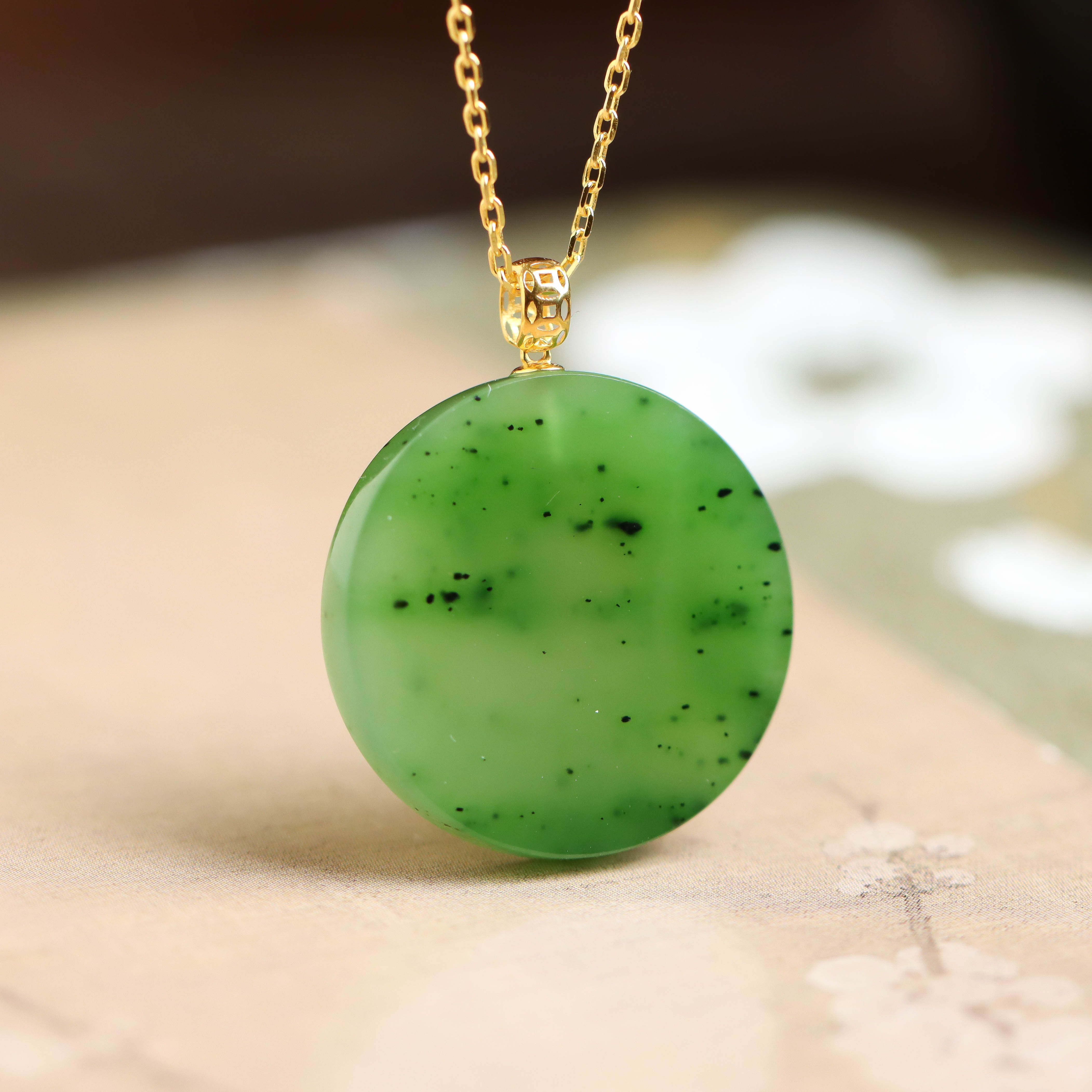 18K金镶嵌碧玉圆牌无事牌送礼女款吊坠不含链