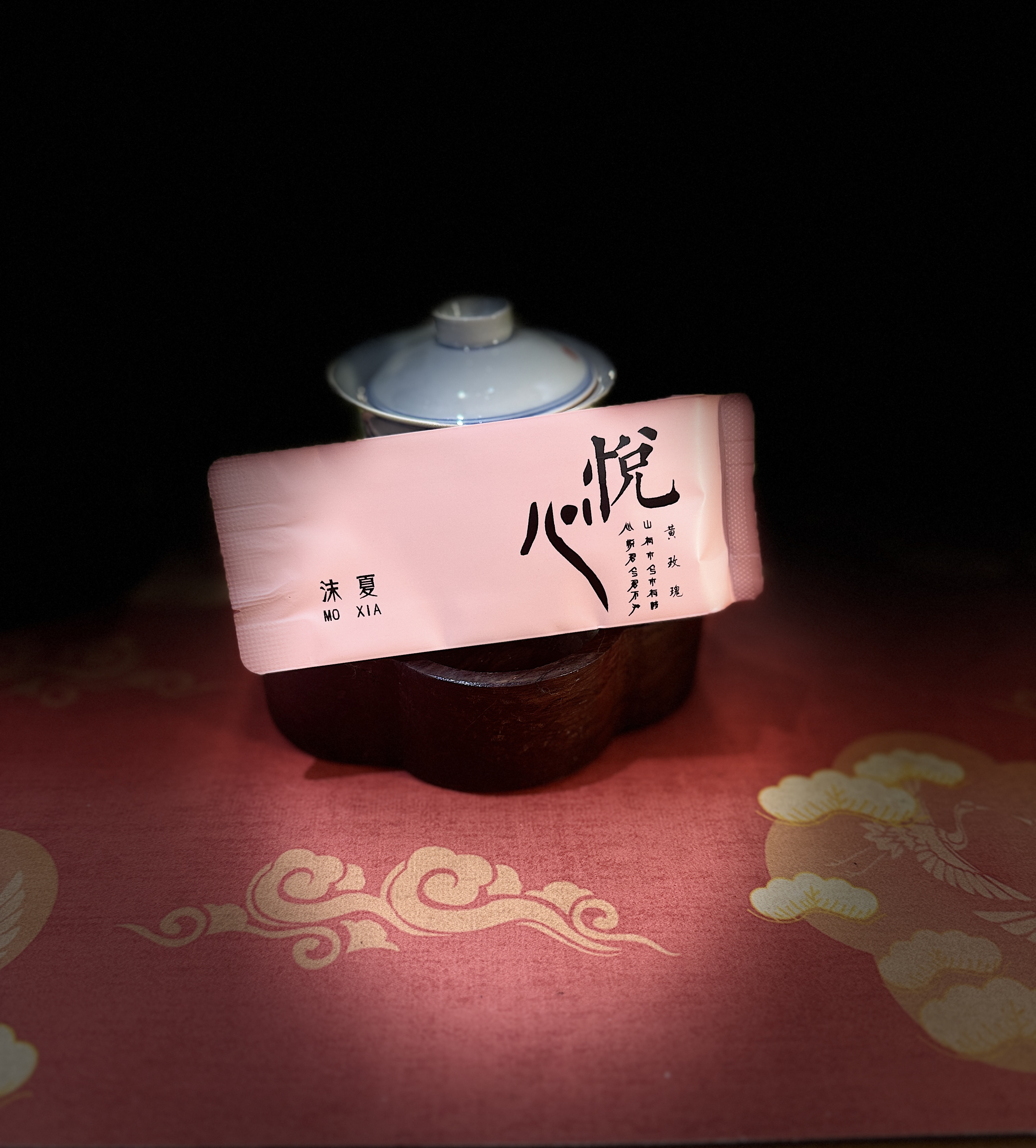 心悦（黄玫瑰），香气馥郁，玫瑰花香。