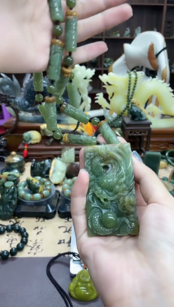 【闪购商品】岫岩河磨玉（透闪石质玉）颈饰未镶嵌龙牌吊坠