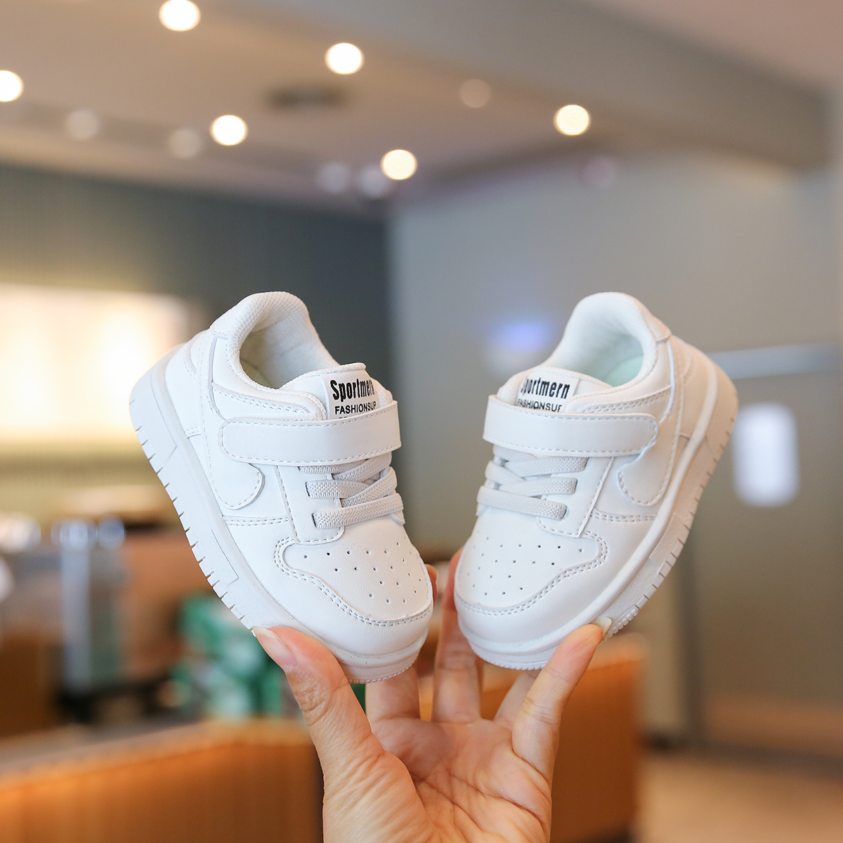 儿童小白鞋2024新款网红女童运动鞋透气软底男童休闲板鞋宝宝鞋子