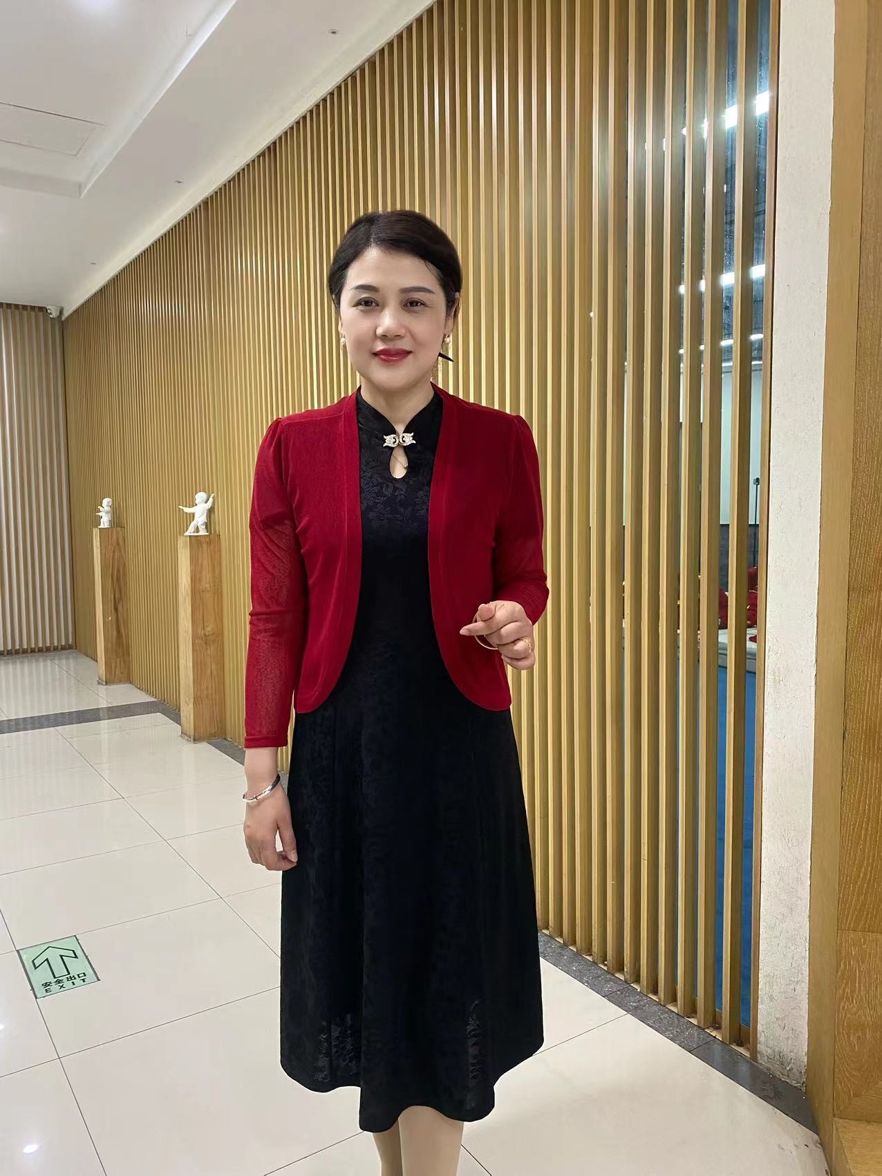 短款外搭纯色百搭减龄空调衫开衫妈妈装外披休闲网纱时尚洋气披肩