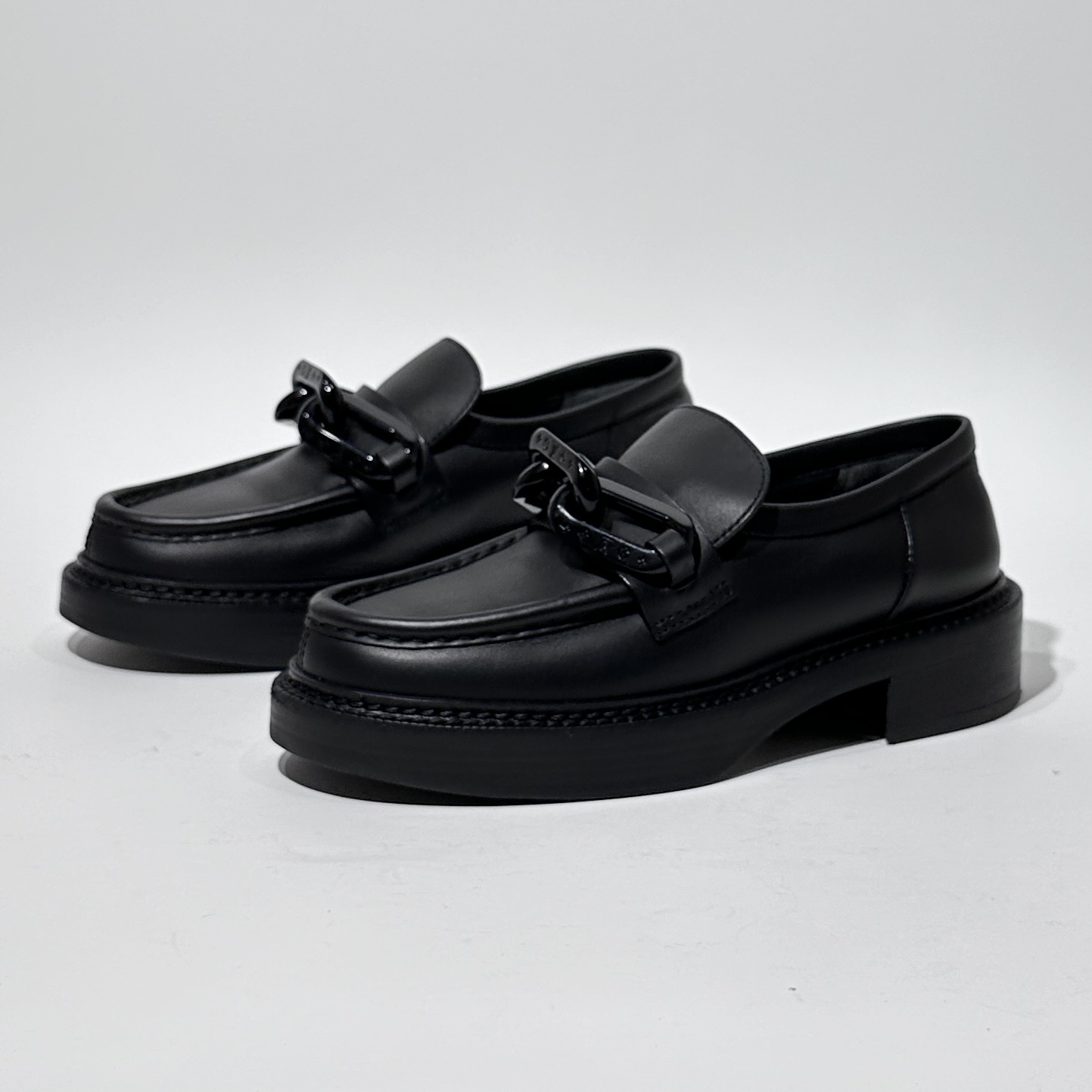 95新 LouisVuitton/路易威登 35.5码 黑色锁扣乐福鞋/BX0940