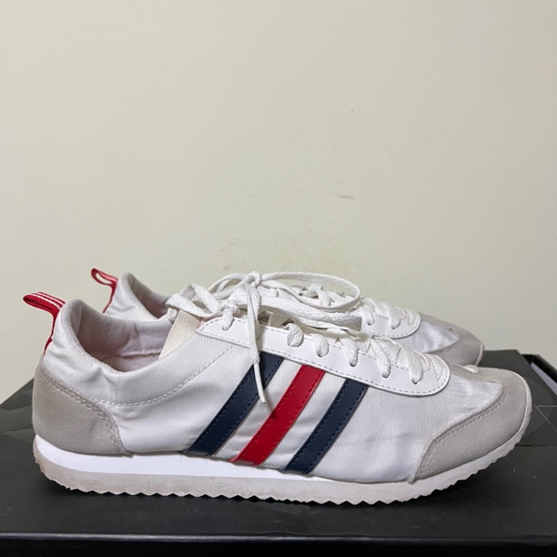 40码 阿迪达斯 跑步鞋 灰白/9新/公价699