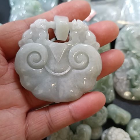 【闪购商品】翡翠颈饰未镶嵌乐****@