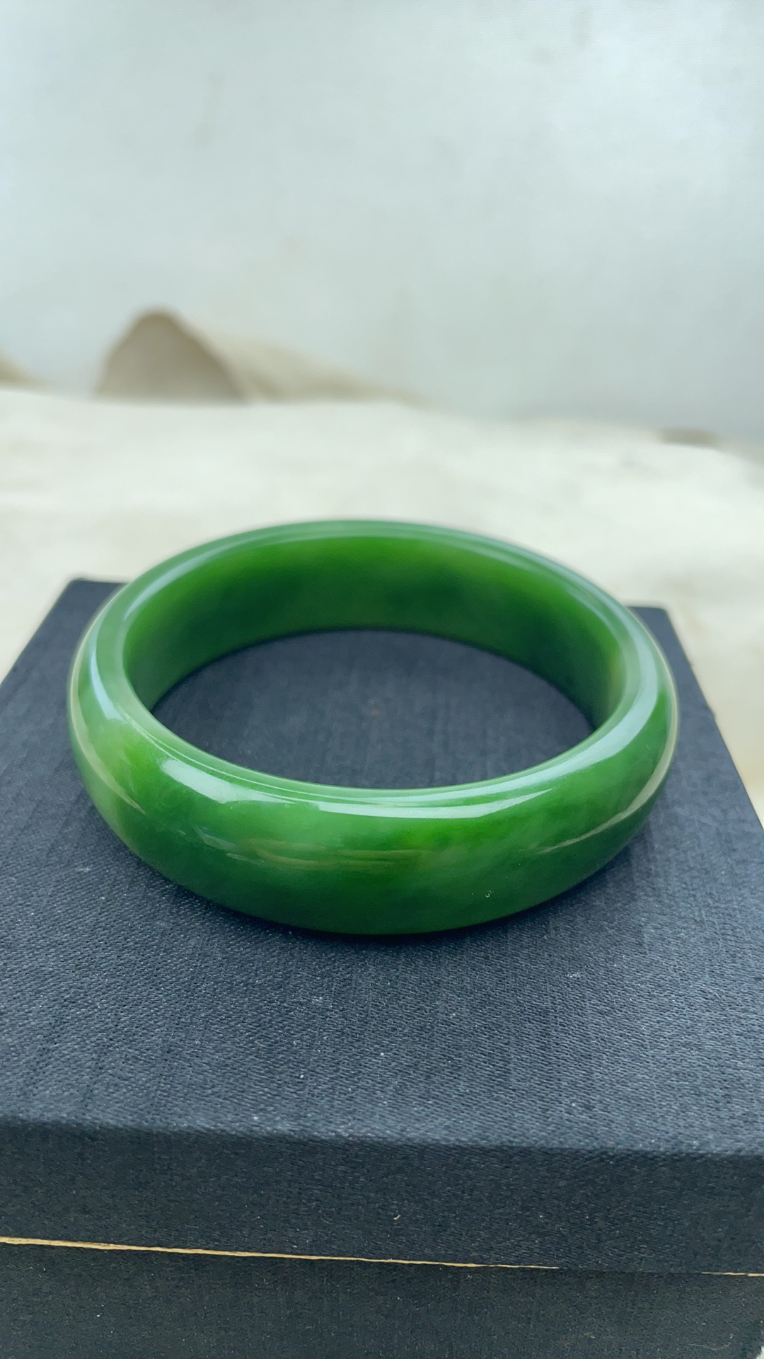 和田玉碧玉手镯内径60宽17.5厚7.5实物拍摄之前的老料子送人自用