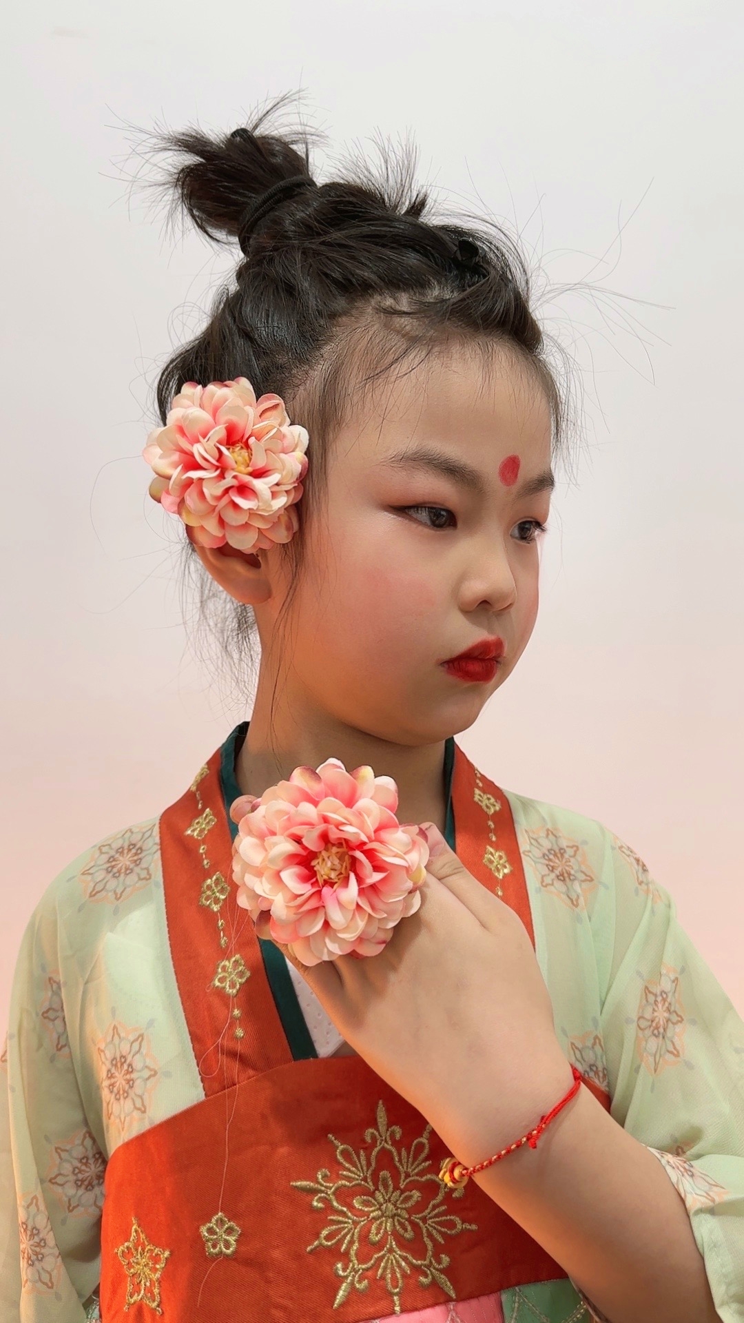 中国舞蹈家协会考级道具六级唱花的花儿新疆舞小花盛开花妖手指花