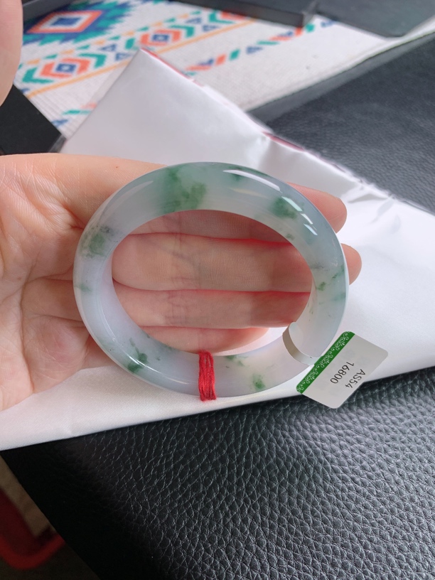 54圈缅甸天然A货翡翠绿底带飘花冰种起胶女款玉镯子飘绿送礼时尚