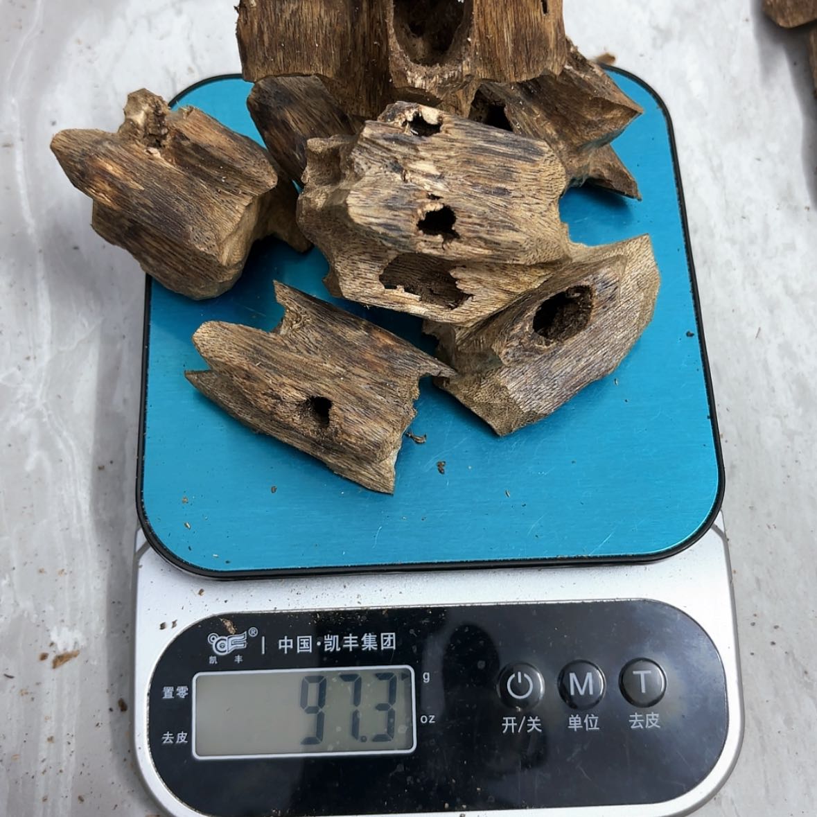 【闪购商品】97克十字孔根雕