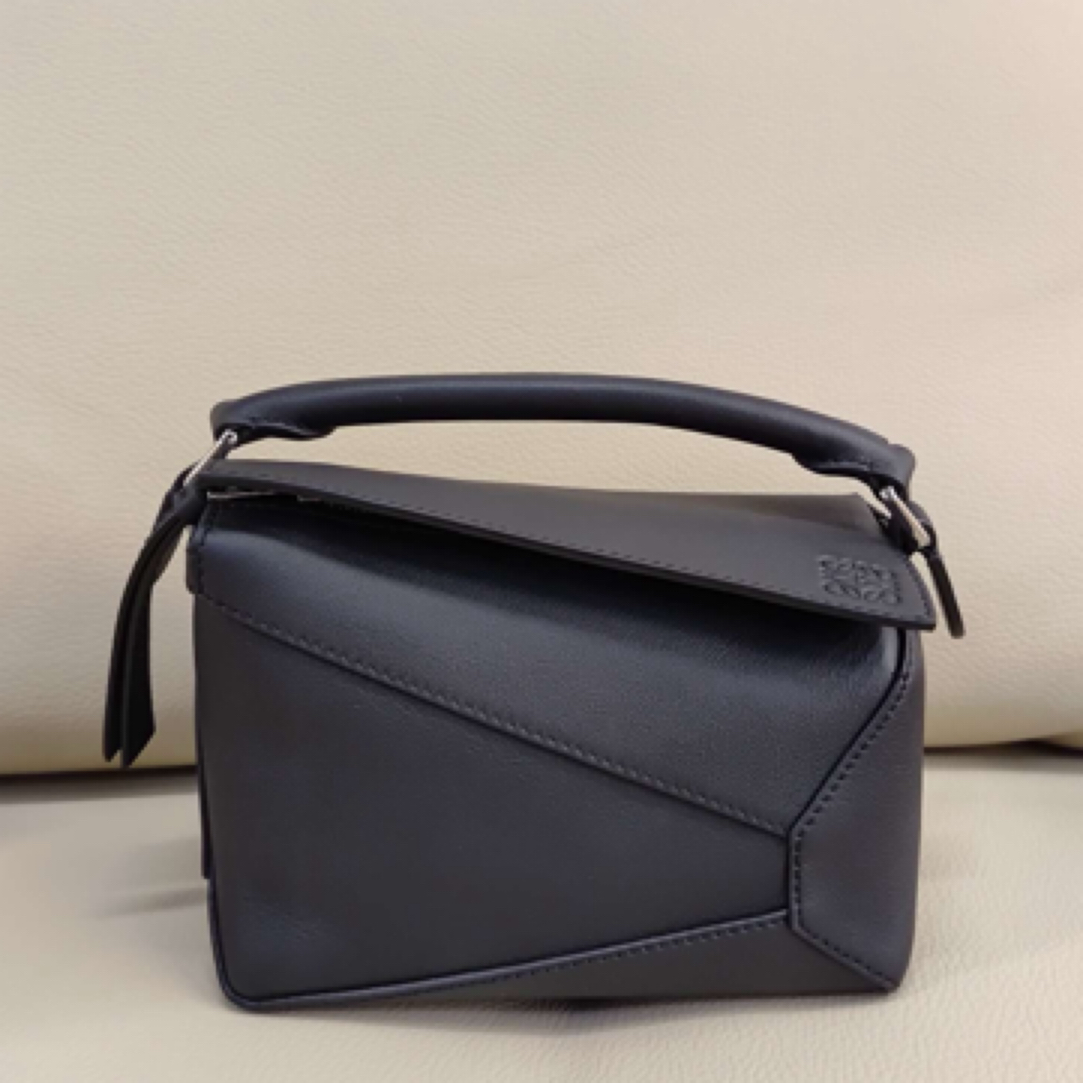 99新 LOEWE/罗意威 黑色银扣puzzle mini斜挎单肩包