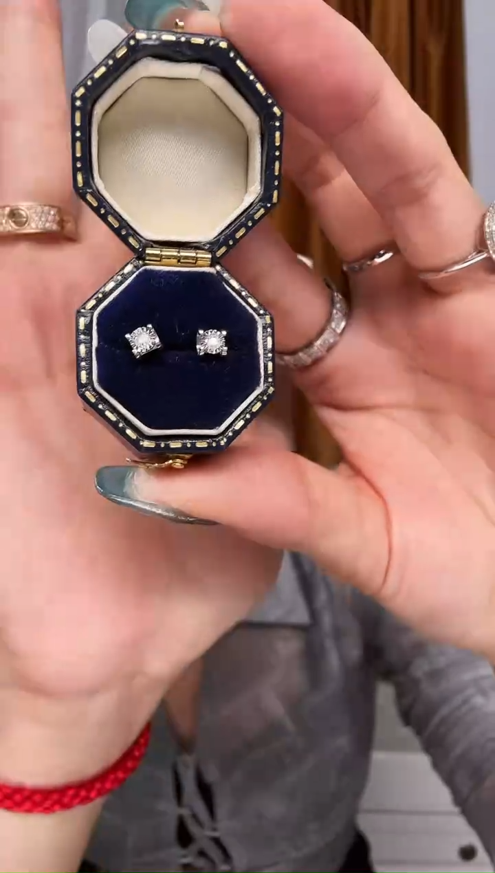 【闪购商品】钻石耳饰18K金镶嵌白金牛头