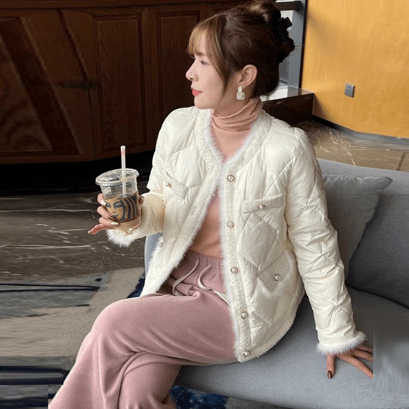 艾菜依白色小香风高级感炸街短款羽绒羽绒服棉户外运动女冬2023年