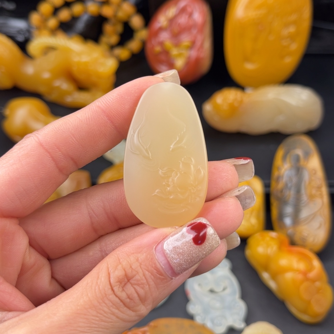 【闪购商品】石英质玉黄蜡石吊坠未镶嵌小*。