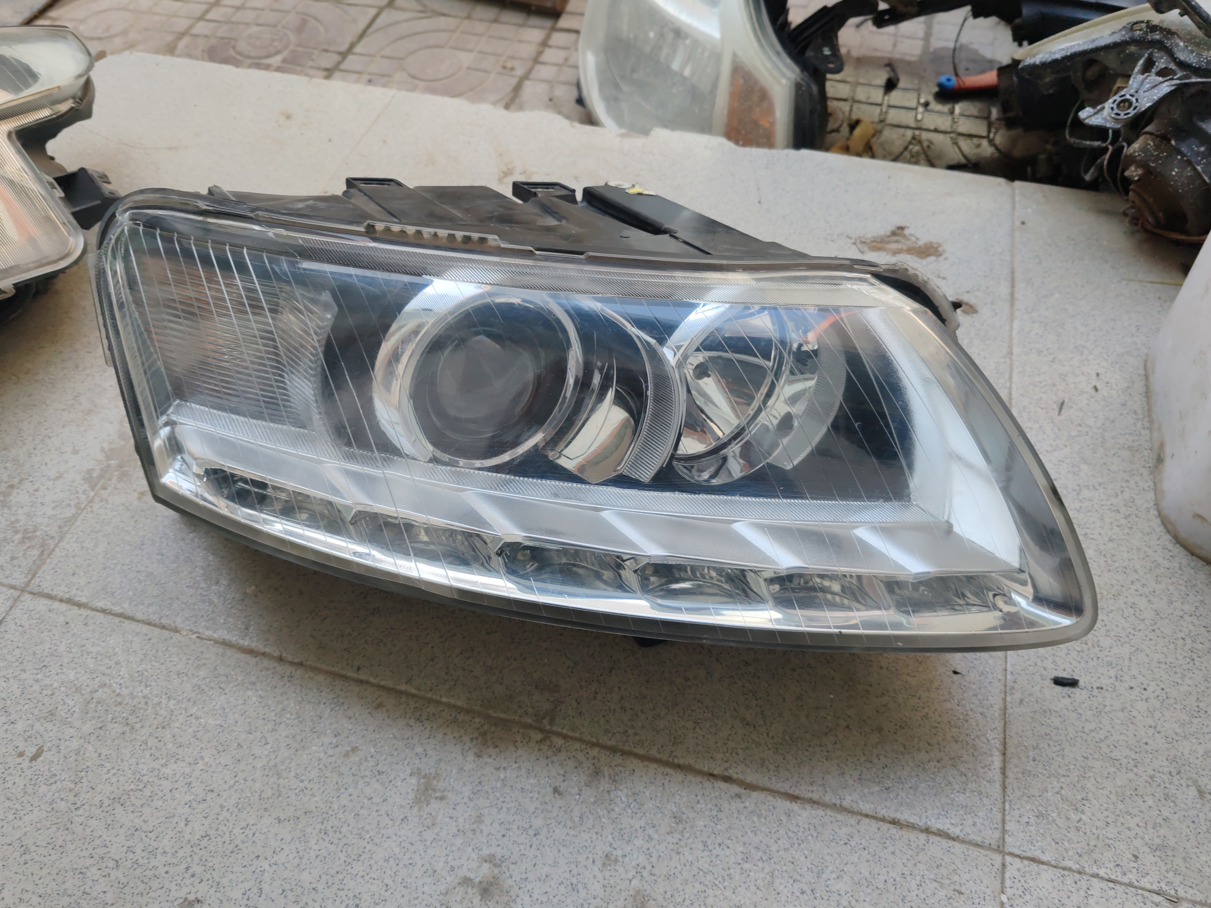 奥迪a6大灯09款前大灯